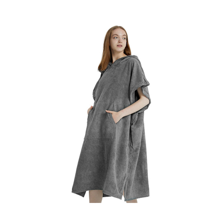 Dame hetteponcho av myk mikrofiberstoff Skanto