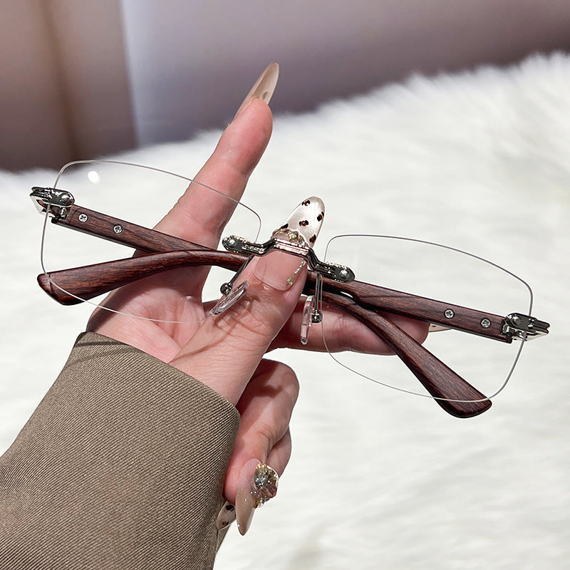 Dame ekstravagant moteriktig solbrille med innovativ ramme Skanto