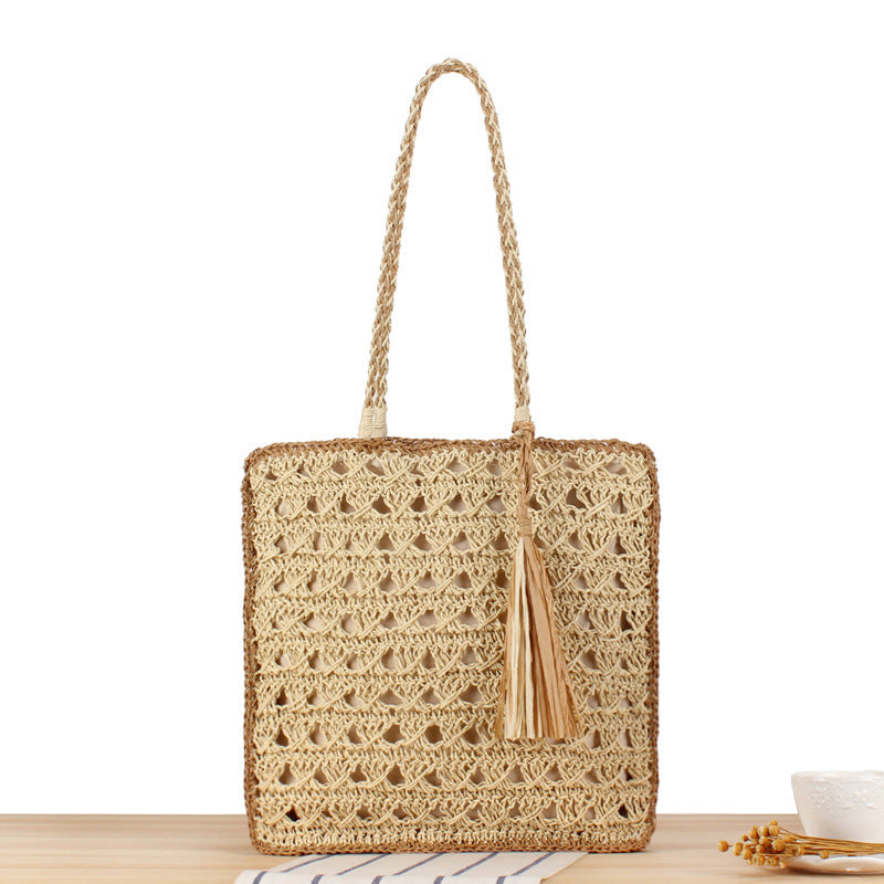 Handbag Made of Hand-Woven Natural Material with Appealing Fringe Detail Skanto