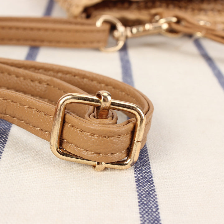 Shoulder bag made of high-quality braided natural material with an elegant wave pattern Skanto