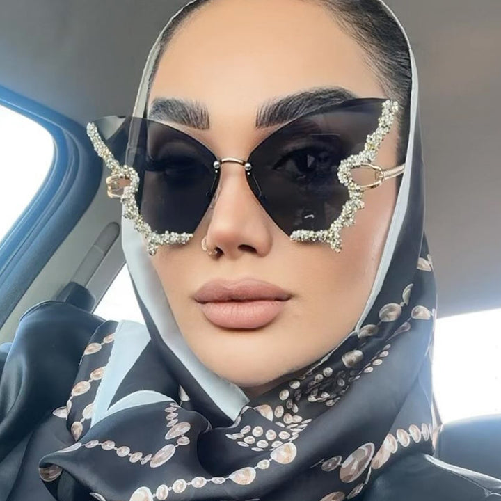 Women's large cat-eye sunglasses with sparkling rhinestone decoration and elegant frame Skanto