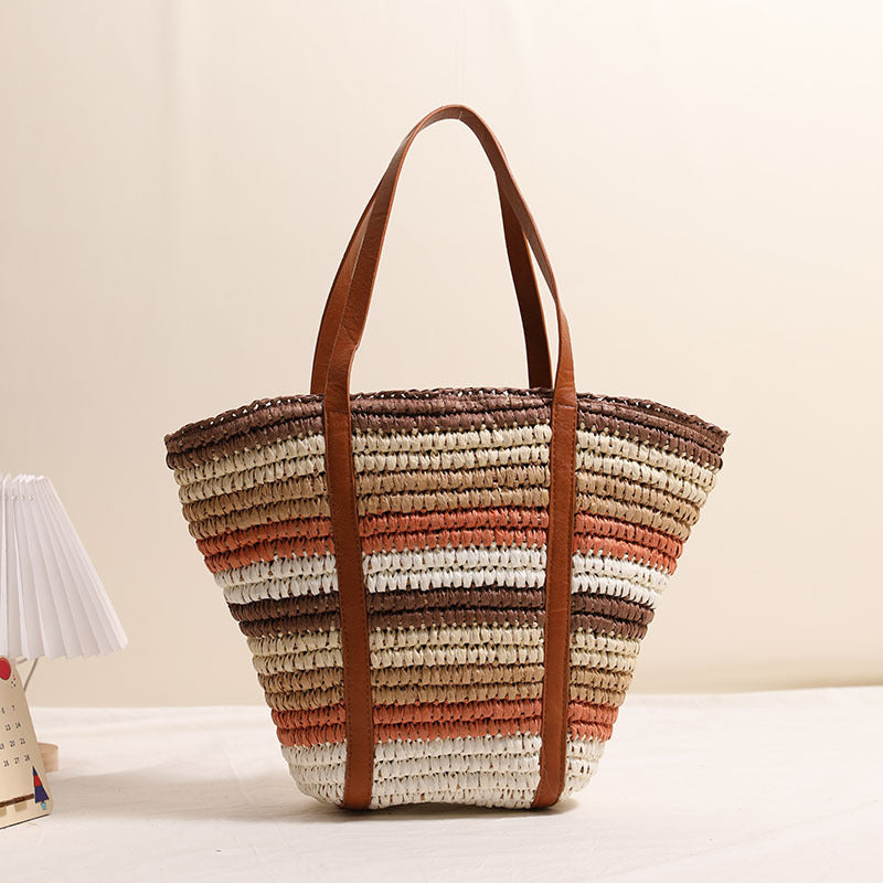Braided straw bag with sturdy leather handles Skanto