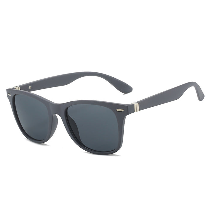 Dame moteriktig solbrille med beskyttende UV-beskyttelse og trendy design Skanto