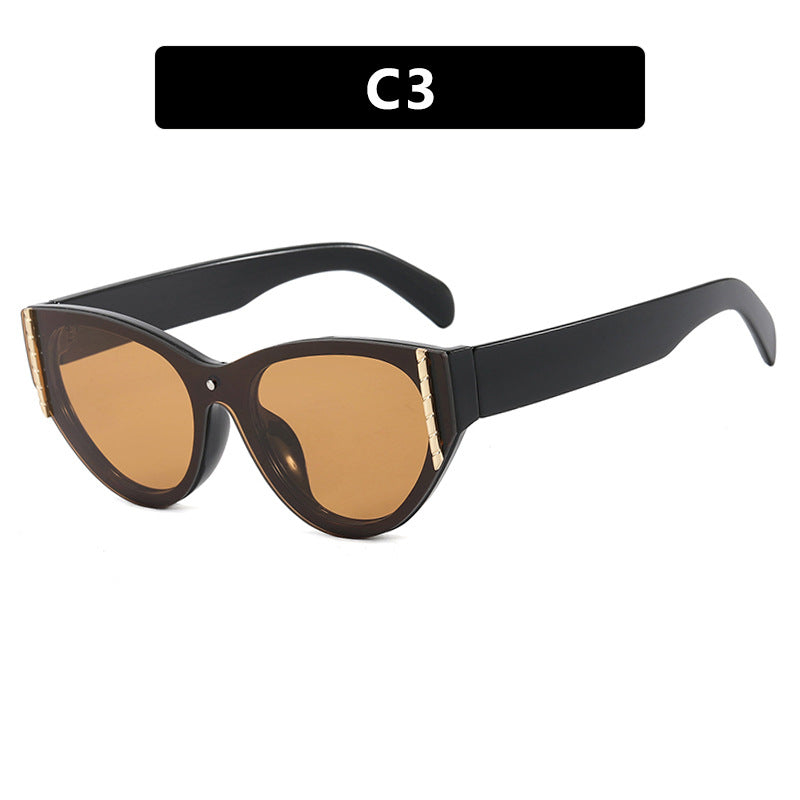 Damen trendy solbrille med elegant katteøye-design og høyverdig ramme Skanto