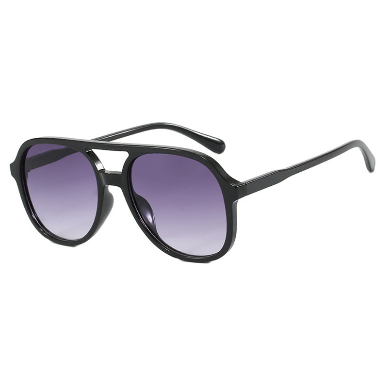 Dame solbrille med elegant skilpaddemønster og UV-beskyttelse Skanto