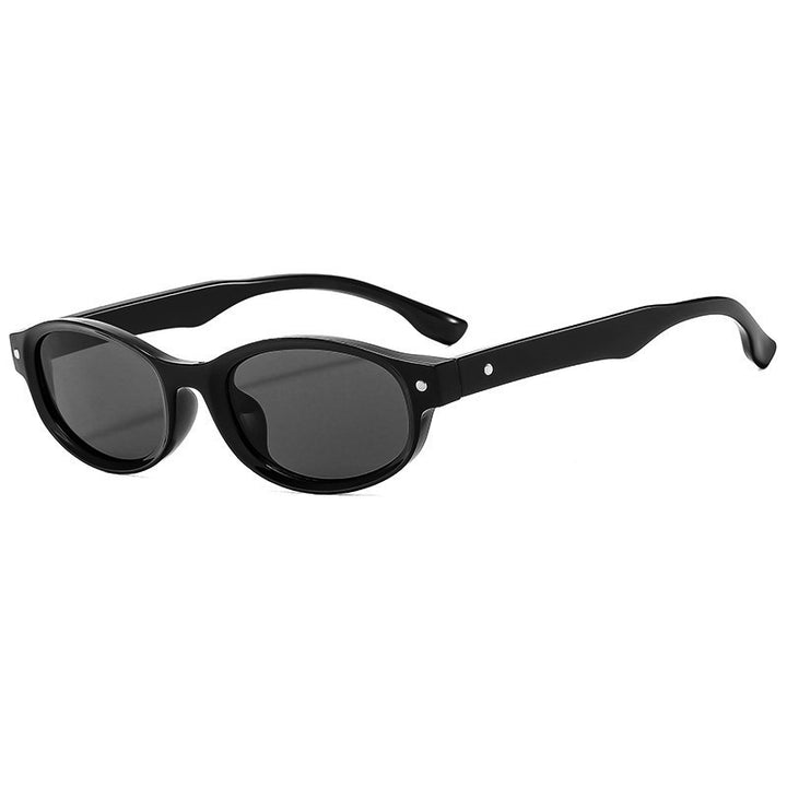 Dame moteriktig solbrille med elegant ramme Skanto