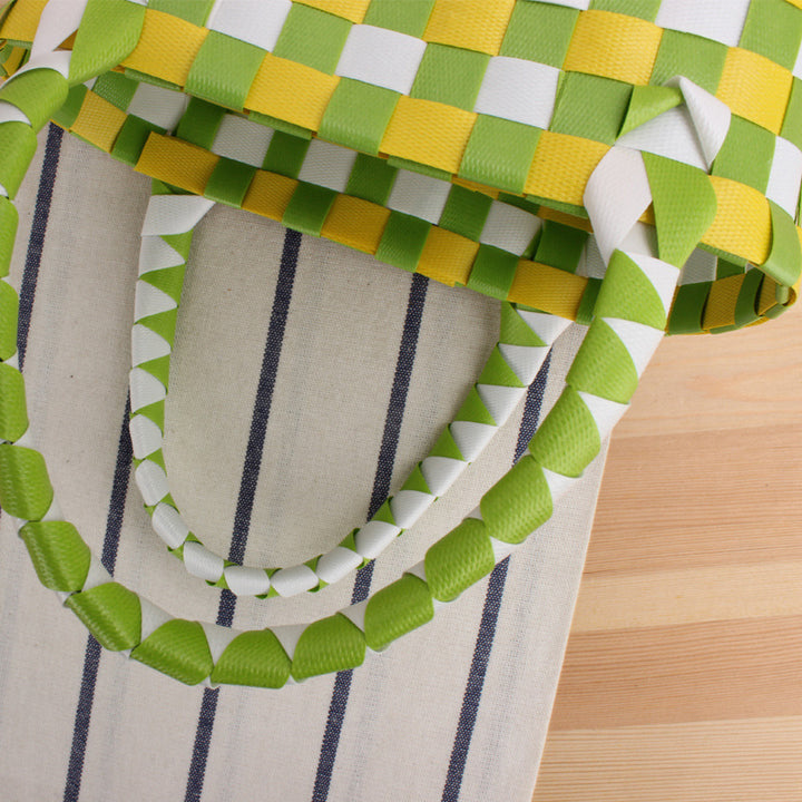 Woven Handbag with Plaid Pattern Skanto
