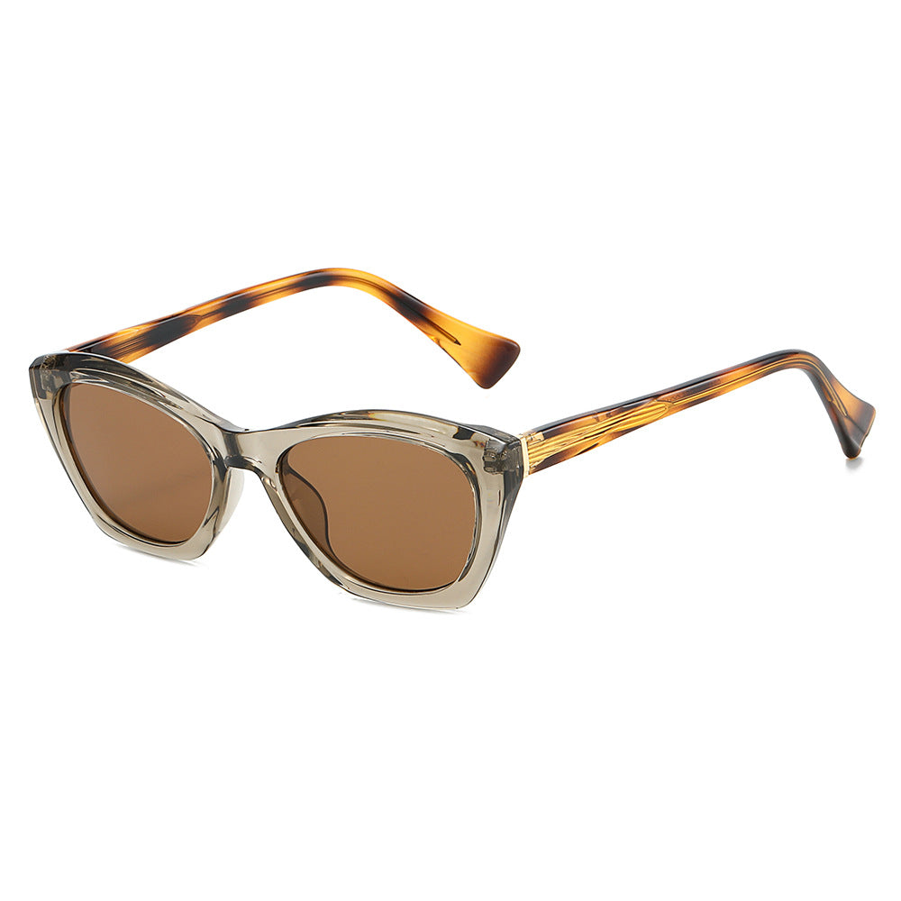 Dame Cat-Eye solbriller med transparente og fargede detaljer Skanto