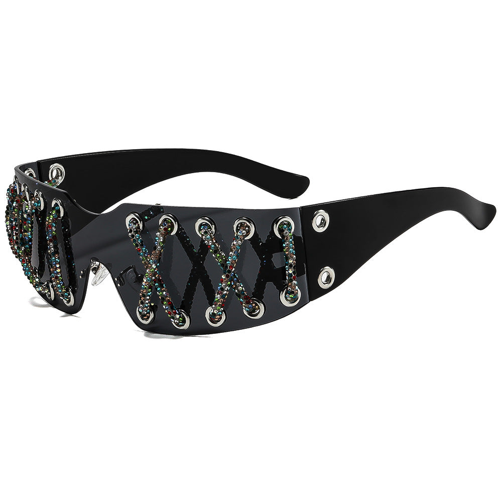 Dame futuristisk design solbrille med unik dekor Skanto