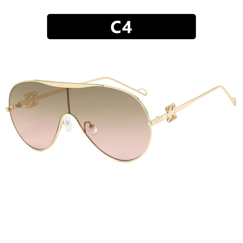 Women's UV Protection Sunglasses in Modern Pilot Style Skanto