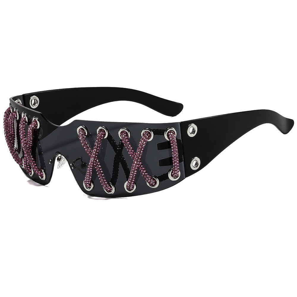 Dame futuristisk design solbrille med unik dekor Skanto
