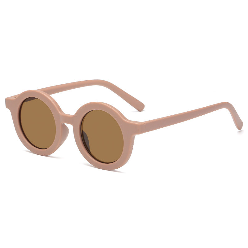Dame rund solbrille med robust design og UV-beskyttelse Skanto