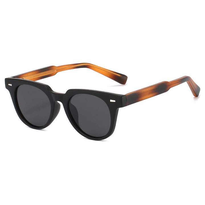 Dame moteriktig solbrille i elegant retro-design Skanto
