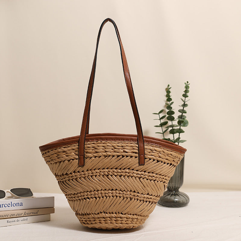 Braided basket bag with innovative leather handles Skanto