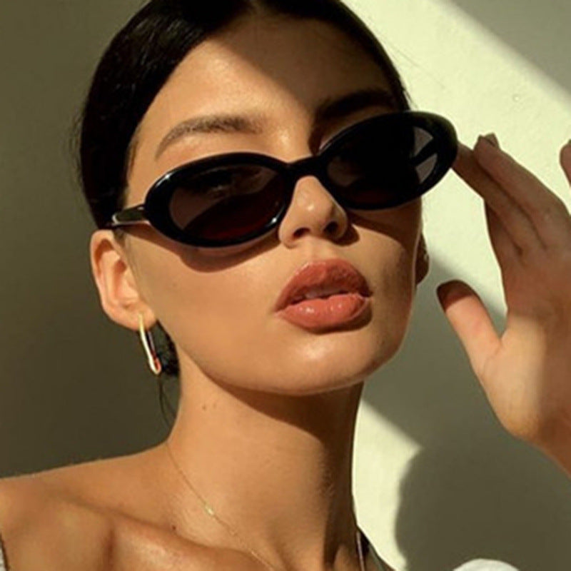 Dame Cat-Eye solbriller med gjennomsiktig ramme og gradient linser Skanto