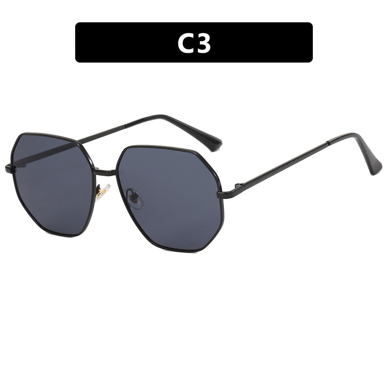 Women's fashionable geometric sunglasses with protective UV filter and stylish frame Skanto