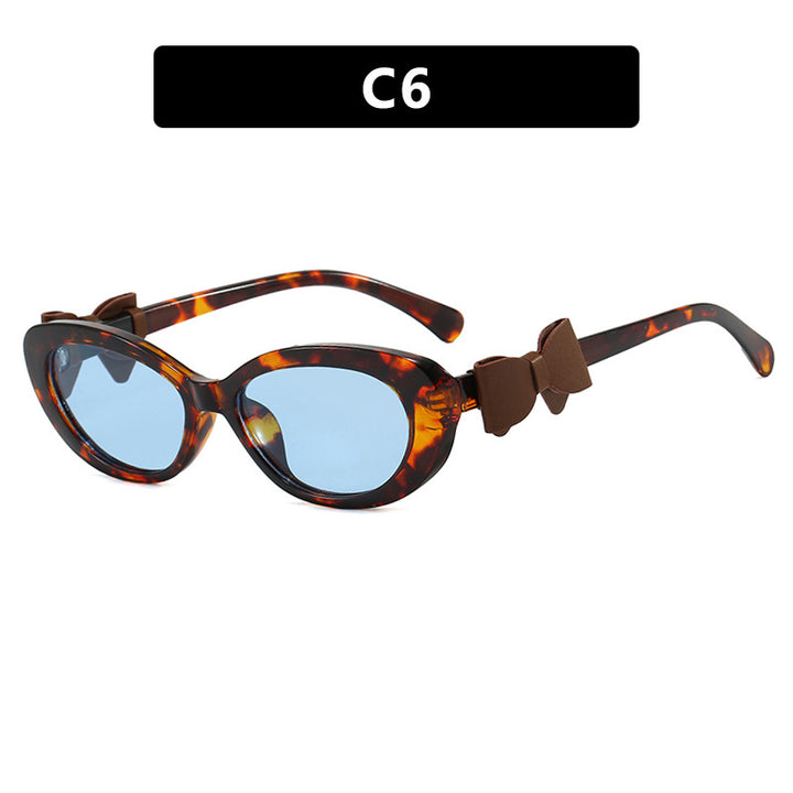 Dame moteriktig solbrille med lekent sløyfedesign Skanto