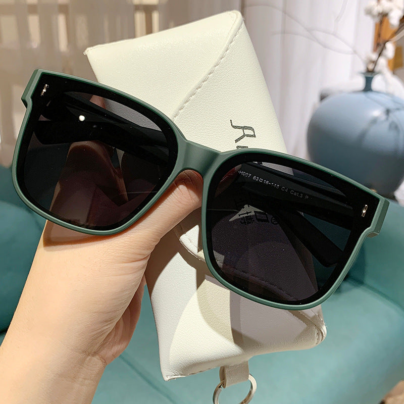 Dame Fashionable solbriller i trendy kvadratisk design Skanto