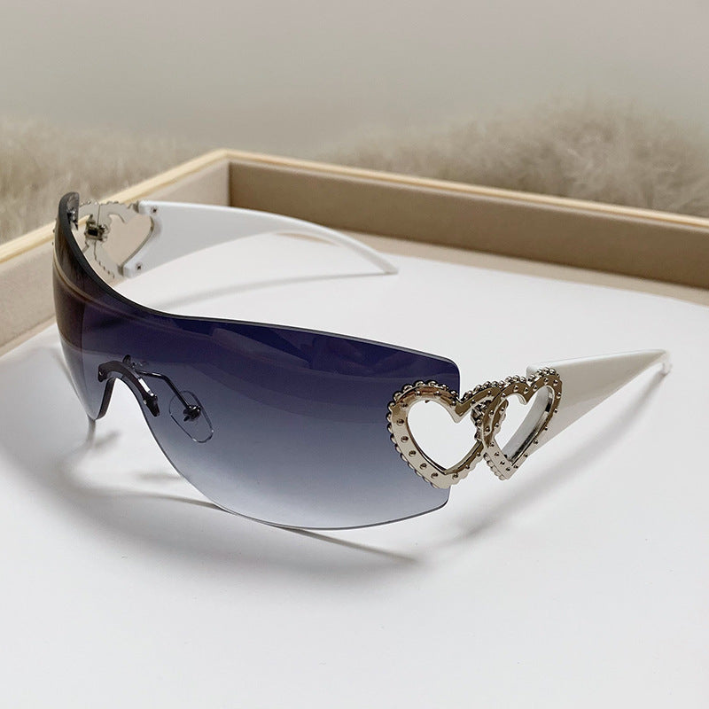Dame designer-solbrille med luksuriøs hjerte-akseent Skanto