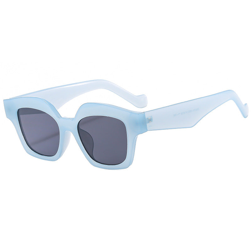 Dame designer solbrille i moderne skilpadde stil Skanto