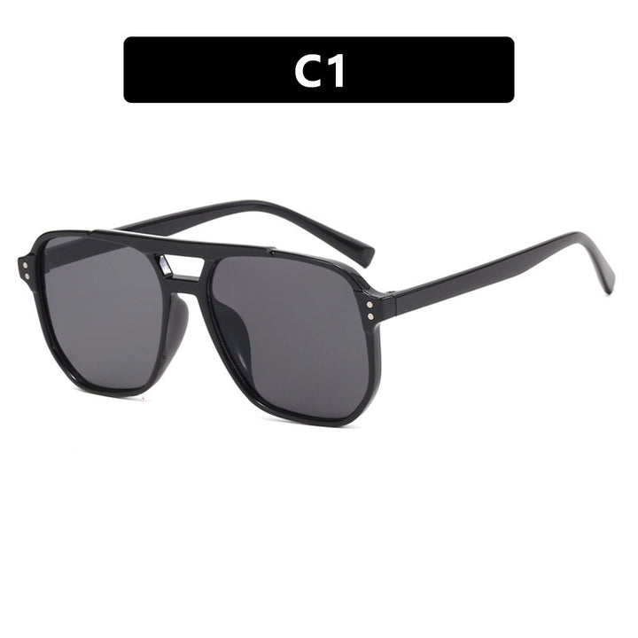 Dame moteriktig solbrille med kantet ramme Skanto