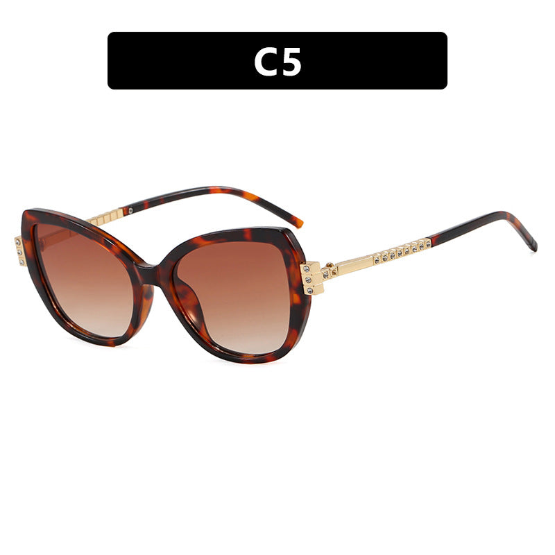 Women's oversized sunglasses with protective UV filter and elegant accents Skanto