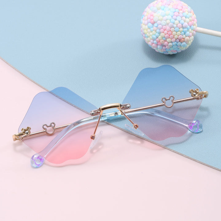 Dame geometrisk oversized solbrille med detaljerte, luksuriøse rammer Skanto