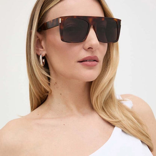 Dame oversized solbriller med beskyttende linser og trendy ramme Skanto