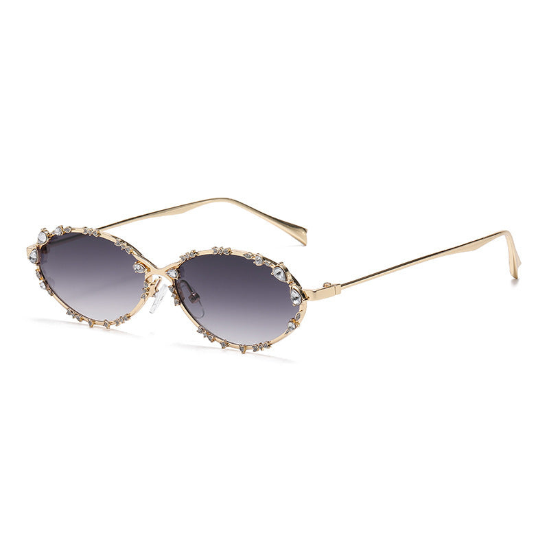 Dame ekstravagant oversized solbrille med futuristisk design Skanto