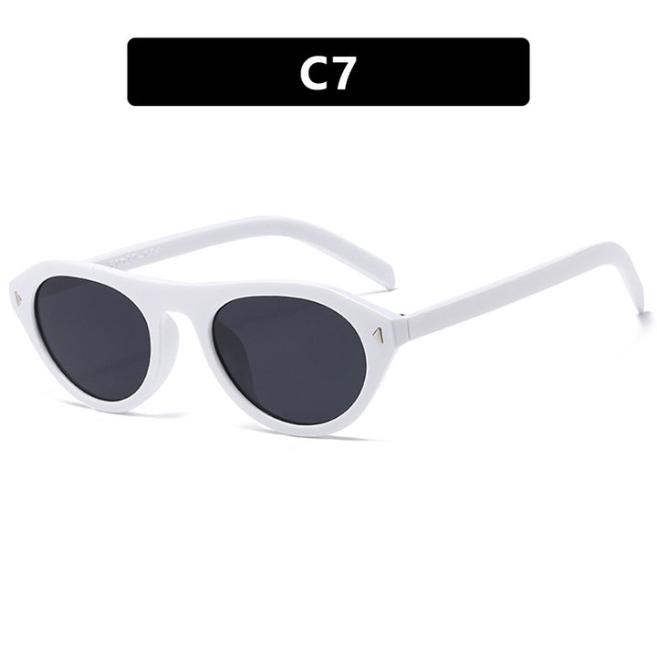 Women's fashionable sunglasses with curved frame and protective UV filter Skanto