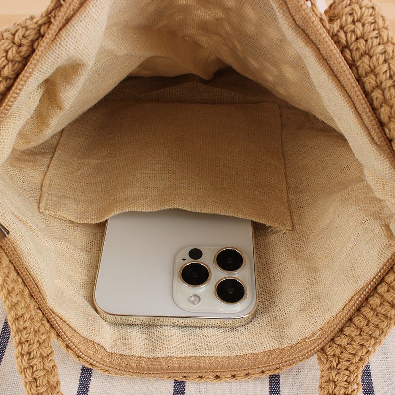 Handbag made of hand-knotted natural material with elegant details Skanto