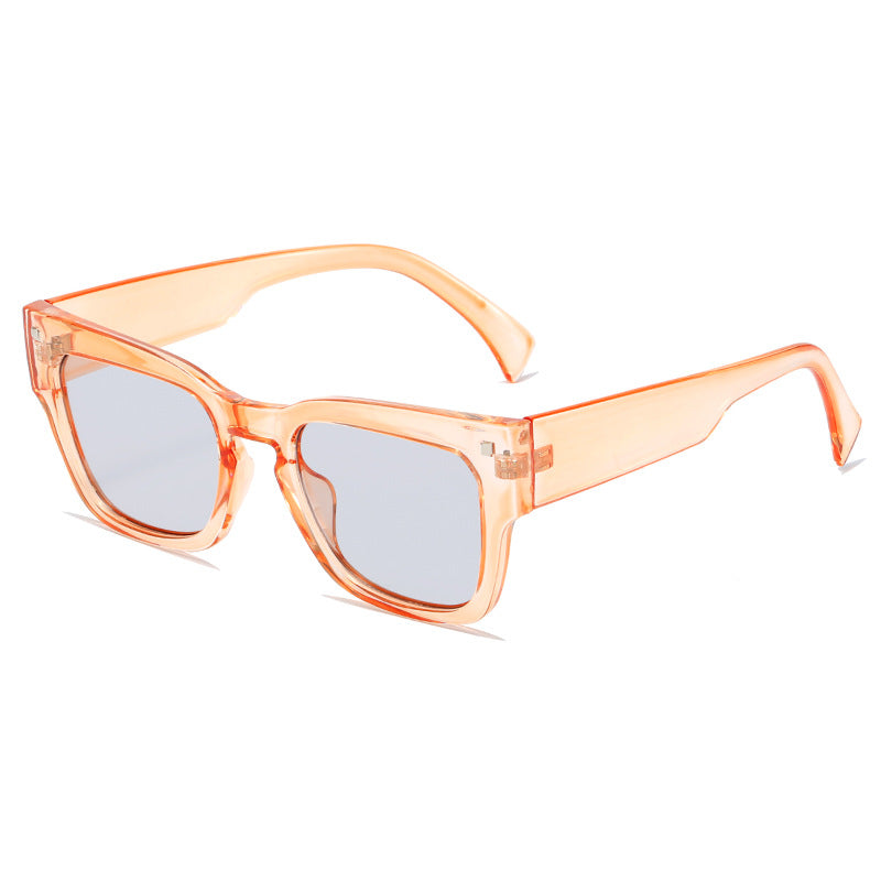 Dame moteriktig solbrille i trendy kvadratisk design Skanto