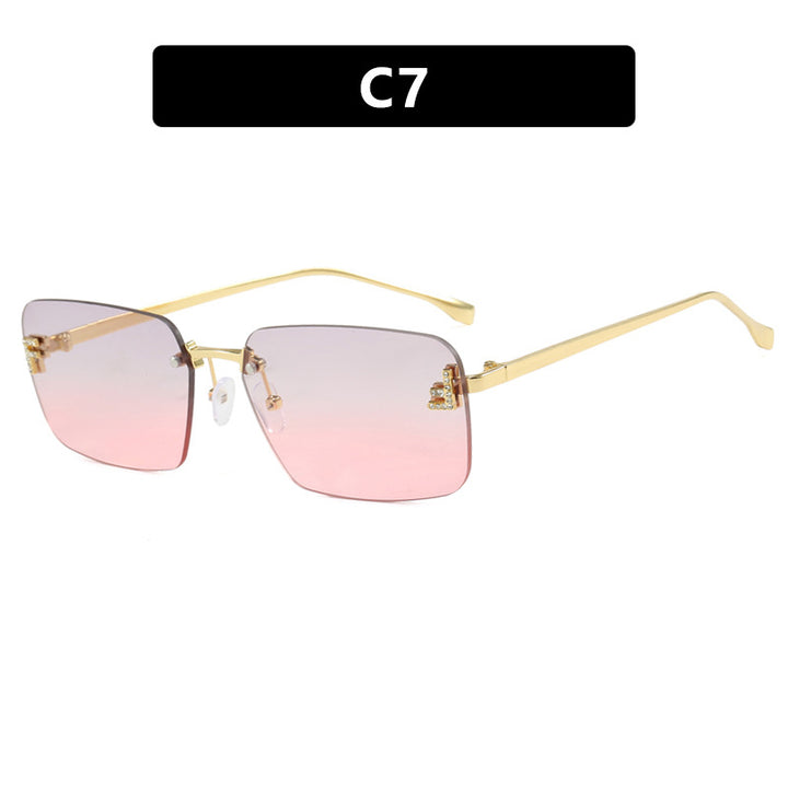 Women's square sunglasses with elegant gold frame and stylish lenses Skanto
