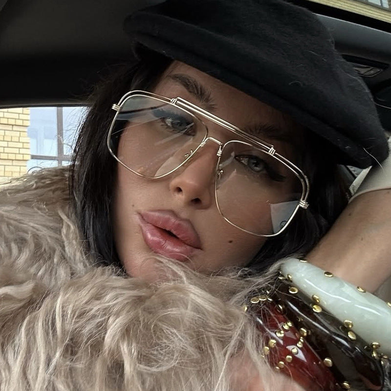 Women's elegant square sunglasses with gold accent Skanto