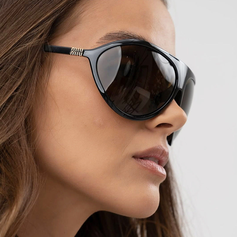Women's Cat-Eye Sunglasses with Unique Design and Protective UV Filter Skanto