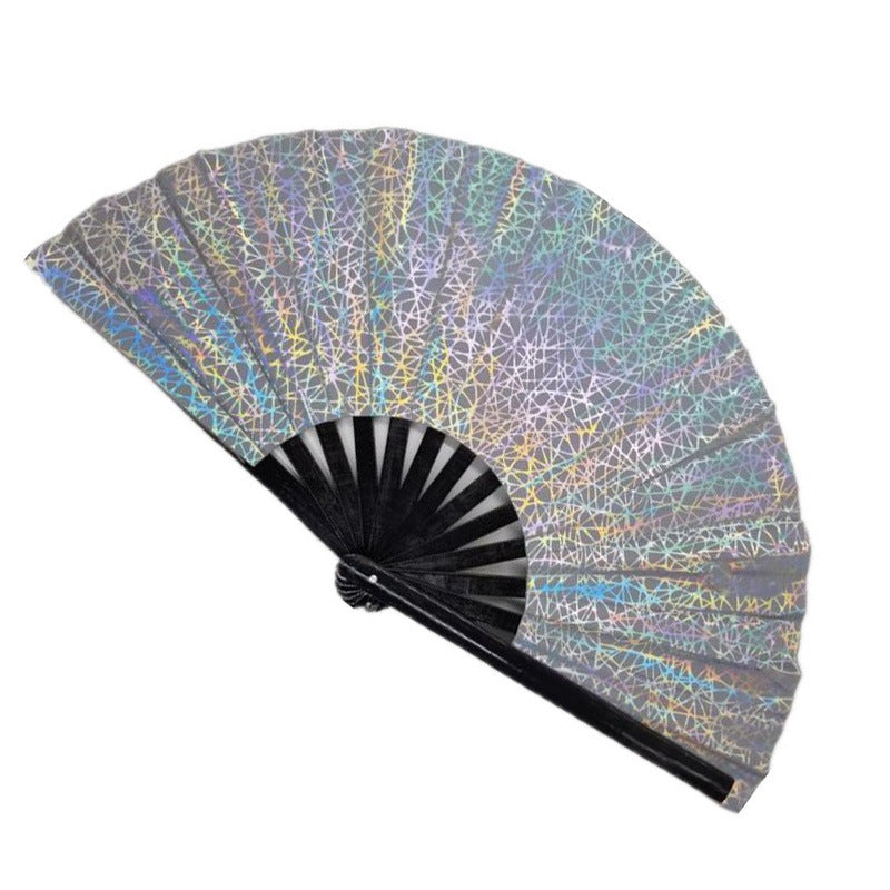 Damevifte laget av lett stoff med fargerik geometrisk design Skanto