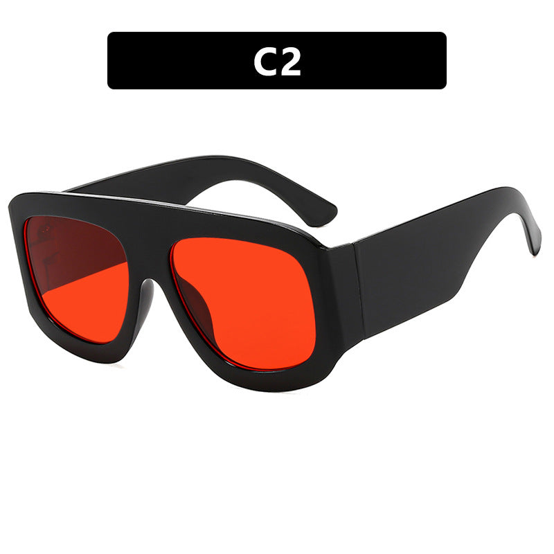 Women's fashionable oversized sunglasses with striking design Skanto