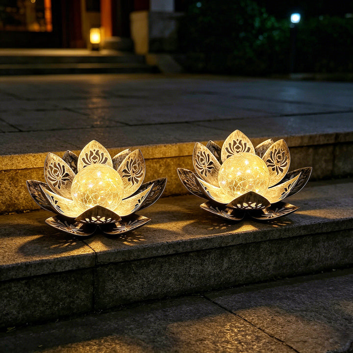 Dekorativ solenergi lotus LED hage lantern med sprukket glass kule og laserskårede metallblader Skanto