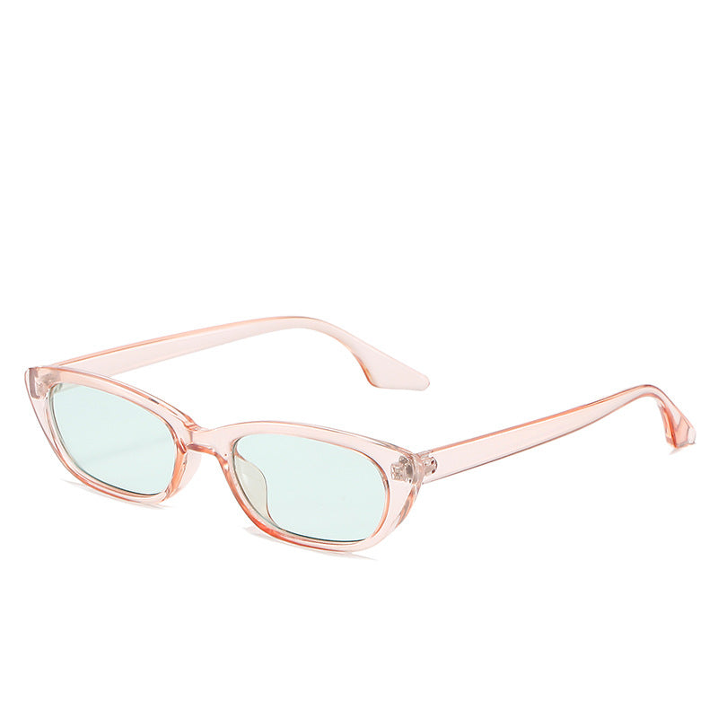 Dame moderne solbriller i trendy cat-eye-stil med gjennomsiktig ramme Skanto