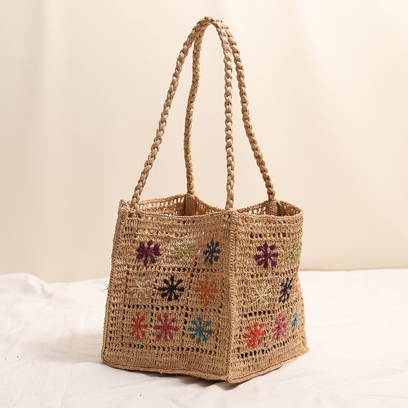 Handmade straw bag with colorful embroidery design Skanto