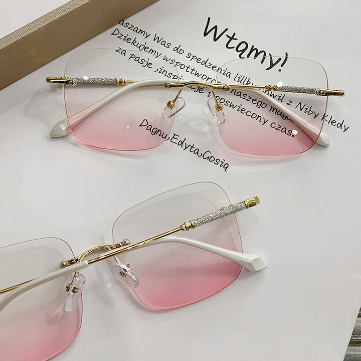 Dame elegant kvadratisk solbrille med glitrende detaljer Skanto