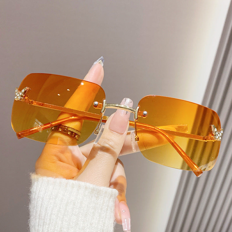 Dame elegant oversized solbriller med vevd gullramme Skanto