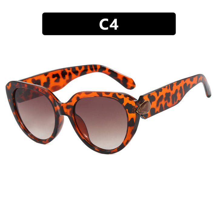 Women's Cat-Eye Sunglasses with Eye-Catching Design and Protective UV Filter Skanto