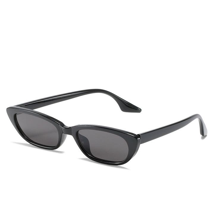 Dame moderne solbriller i trendy cat-eye-stil med gjennomsiktig ramme Skanto