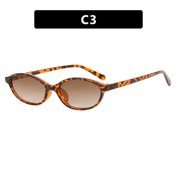 Dame moteriktig solbrille med elegant oval ramme og UV-beskyttelse Skanto