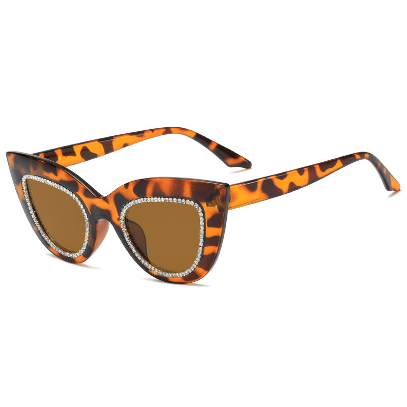 Dame Cat-Eye solbriller med glitrende aksenter Skanto
