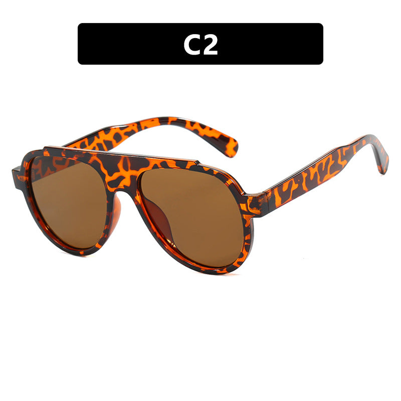 Women's stylish black sunglasses in modern design Skanto