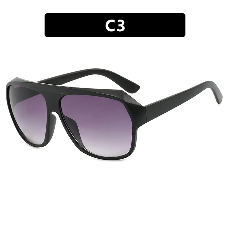 Dame moteriktig oversized solbrille med sporty design Skanto