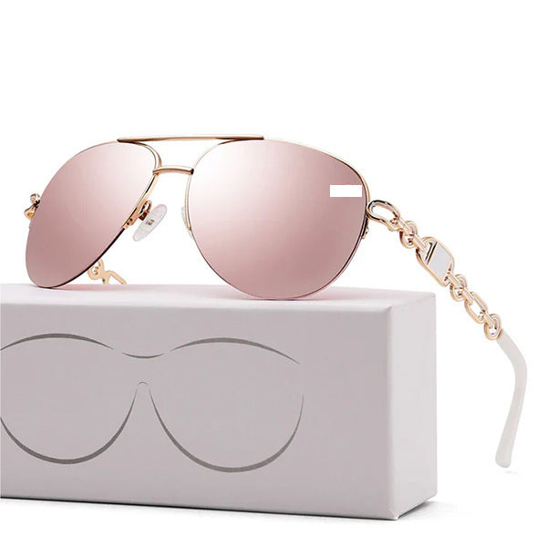 Dame aviator solbrille med moteriktig kjededetalj Skanto