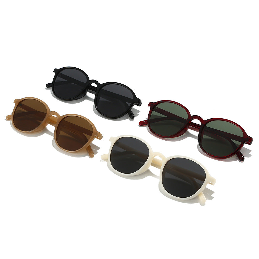 Dame moteriktig solbrille i klassisk ovaldesign Skanto